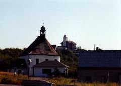 Restaurace s rozhlednou a kaple na Kom vce od parkovit [autor: Eva Vondrkov st.]